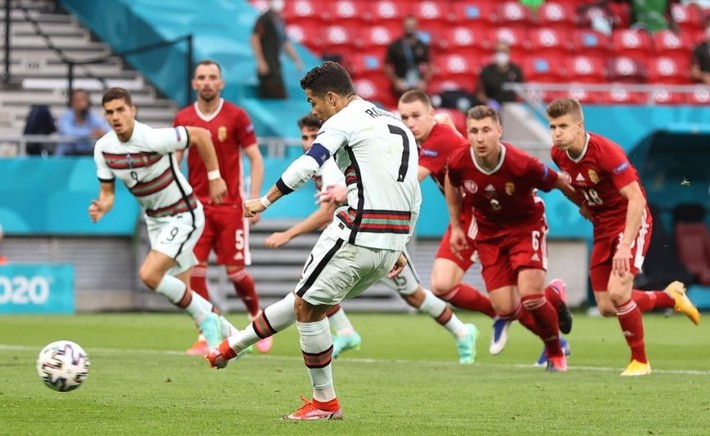 Ronaldo ghi cú đúp muộn màng, Bồ Đào Nha giành 3 điểm nhọc nhằn trước Hungary - Ảnh 4.
