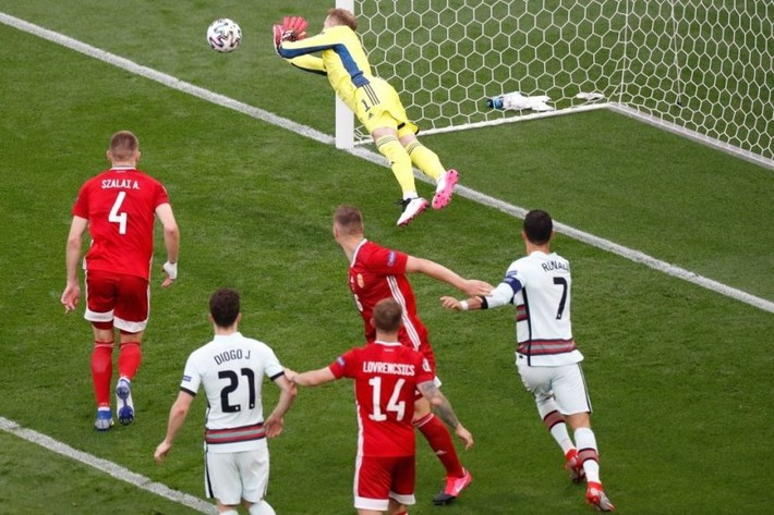 Ronaldo ghi cú đúp muộn màng, Bồ Đào Nha giành 3 điểm nhọc nhằn trước Hungary - Ảnh 2.