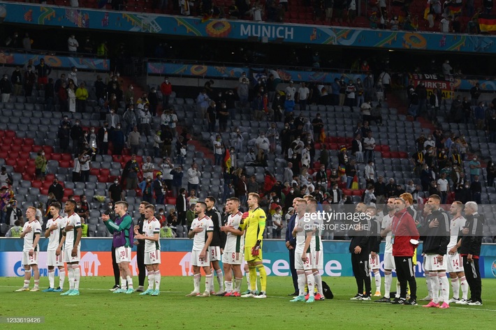 Bảng tử thần kết thúc trong cuộc rượt đuổi nghẹt thở, Ronaldo đi vào lịch sử bóng đá thế giới - Ảnh 11.