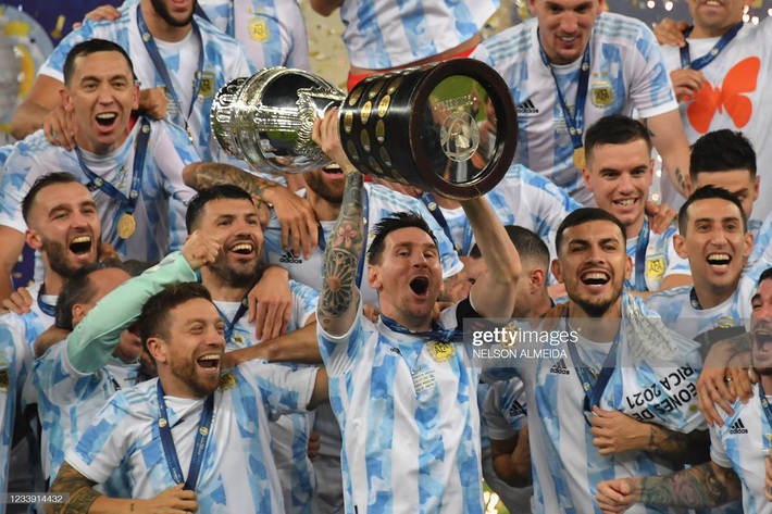 Bật khóc trong ngày đăng quang, Messi chiếm trọn mọi giải thưởng danh giá tại Copa America - Ảnh 6.