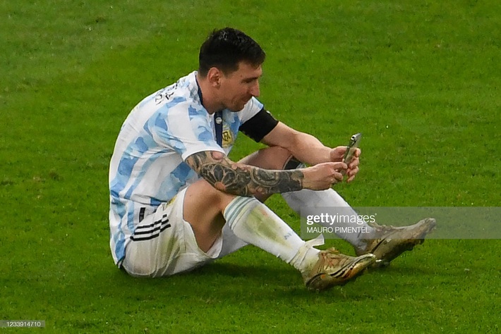 Bật khóc trong ngày đăng quang, Messi chiếm trọn mọi giải thưởng danh giá tại Copa America - Ảnh 11.
