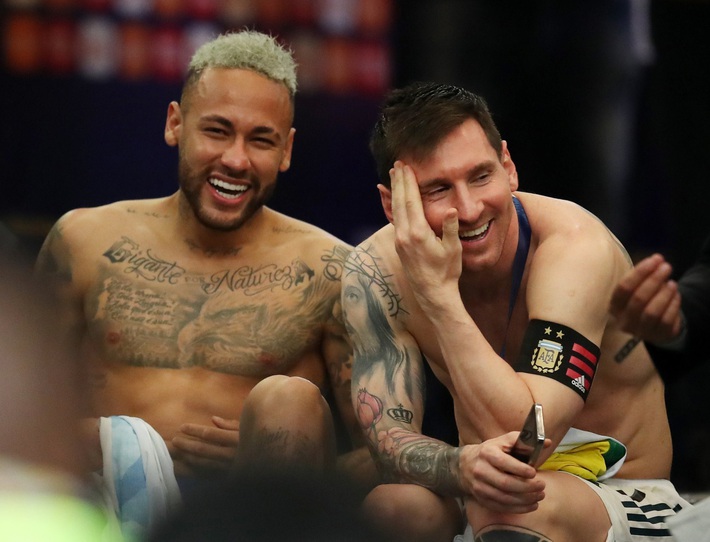 Neymar gây tranh cãi lớn khi vừa khóc nức nở vì thua trận xong đã vui vẻ cười đùa với Messi - Ảnh 7.