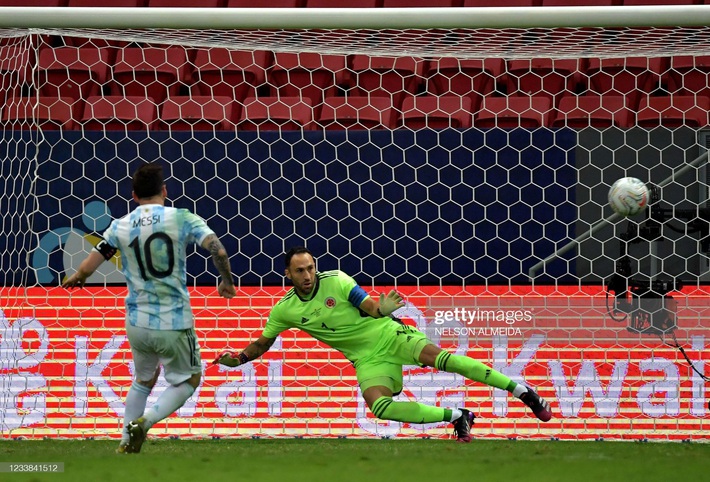 Messi thể hiện bản lĩnh, Argentina lọt vào chung kết Copa America sau loạt 11m cân não - Ảnh 4.