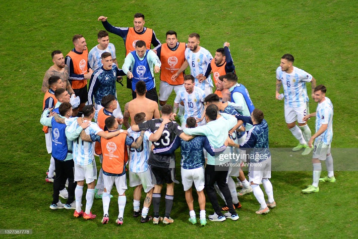 Messi thể hiện bản lĩnh, Argentina lọt vào chung kết Copa America sau loạt 11m cân não - Ảnh 7.