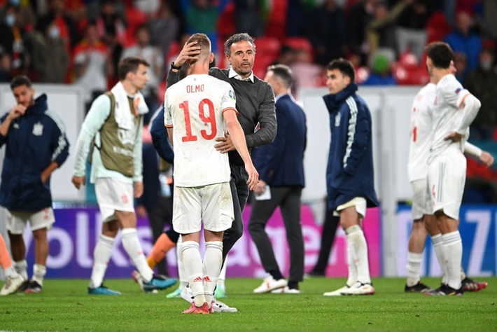 Các cầu thủ Tây Ban Nha bật khóc, lặng đi sau thất bại tại bán kết Euro 2020 - Ảnh 8.
