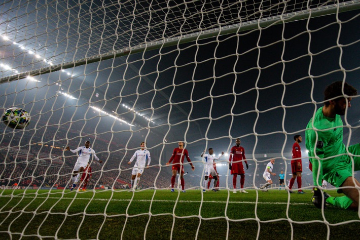 Vết nứt trên tấm khiên sẽ khiến Liverpool sụp đổ trước Man City? - Ảnh 2.