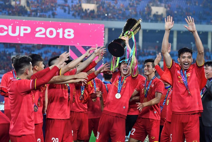 Bầu Hiển chi núi tiền chỉ để Hà Nội vô địch V-League mãi sao? - Ảnh 1. Bầu Hiển chi núi tiền chỉ để Hà Nội vô địch V-League mãi sao? - Ảnh 1.