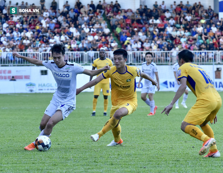 Tuấn Anh ghi dấu mốc lịch sử ở V.League, HAGL hạ SLNA trong trận cầu ngập tràn siêu phẩm - Ảnh 1.