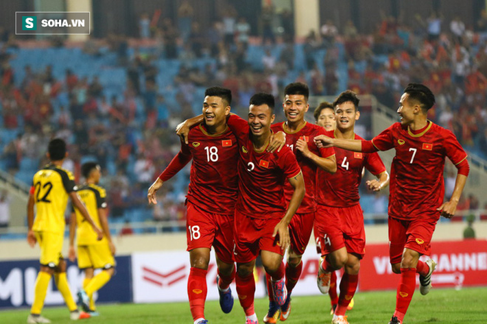 Chạm ngưỡng, tập trung cho SEA Games, thầy trò ông Park liệu có khốn đốn vì tấm HCV? - Ảnh 2.