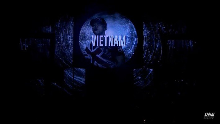 Võ sĩ gốc Việt Martin Nguyễn tung hơn 20 cú đấm liên tiếp, “hủy diệt” cao thủ Nhật Bản - Ảnh 2.