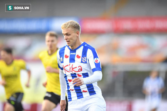 HLV Heerenveen có quyết định lạ với Văn Hậu trong ngày đội nhà thắng như ăn dỗ - Ảnh 2.