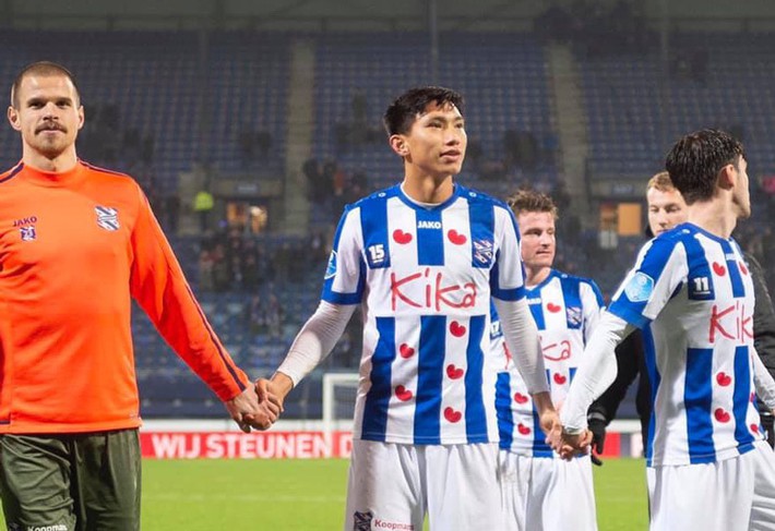 HLV Heerenveen nói Văn Hậu đã rất gần đội một, fan Việt Nam lại sợ ăn quả lừa - Ảnh 1.