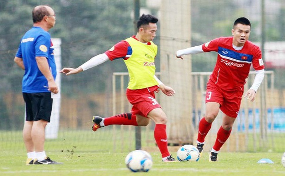 Vũ Xuân Cường (giữa) khi được HLV Park Hang-seo gọi lên tuyển vào năm 2017.