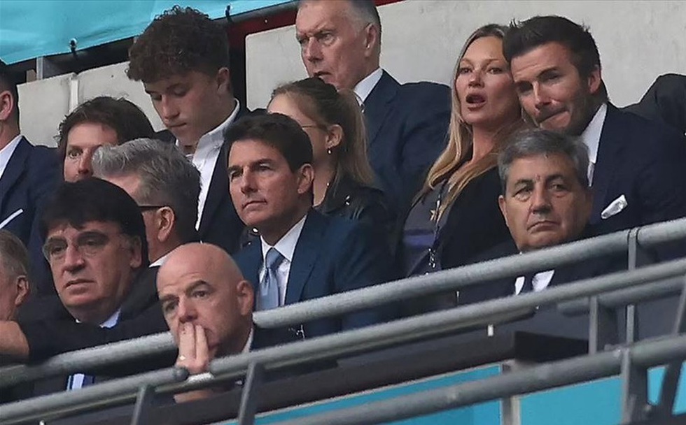 Beckham và Tom Cruise xuất hiện trên khán đài Wembley