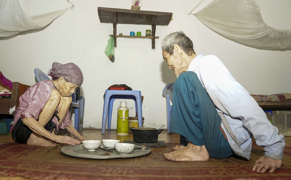Ông Lê Văn Tài (83 tuổi) và bà Nguyễn Thị Đầm (84 tuổi), thôn Đồng Lư, xã Đồng Quang, huyện Quốc Oai, Hà Nội.