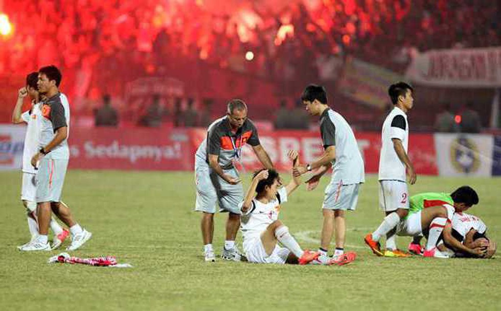 U19 Việt Nam cay đắng khi thua lối chơi xấu xí của U19 Indonesia hồi năm 2013.