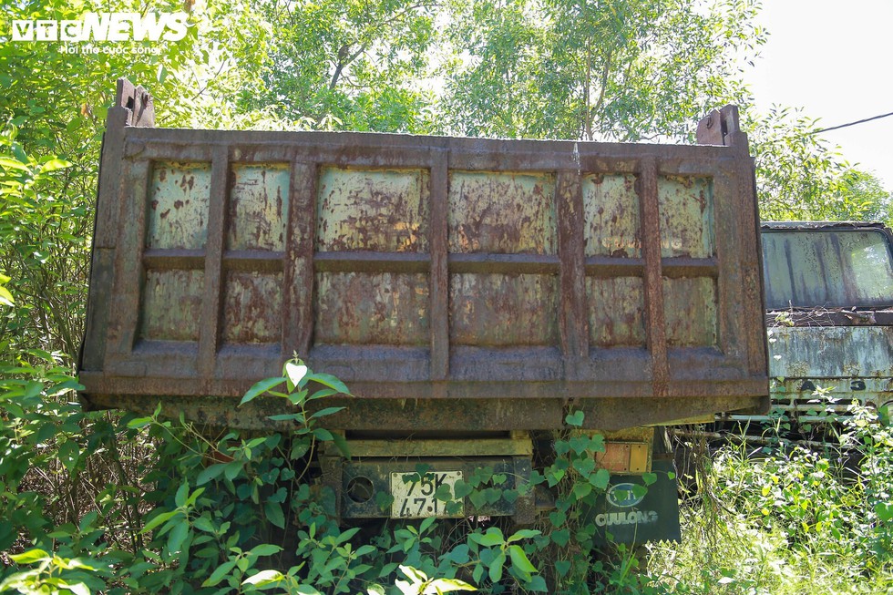 Xe cộ, máy móc tuyển quặng sắt nằm hoen rỉ gần nửa thập kỷ trong rừng tràm ở Huế - Ảnh 5.