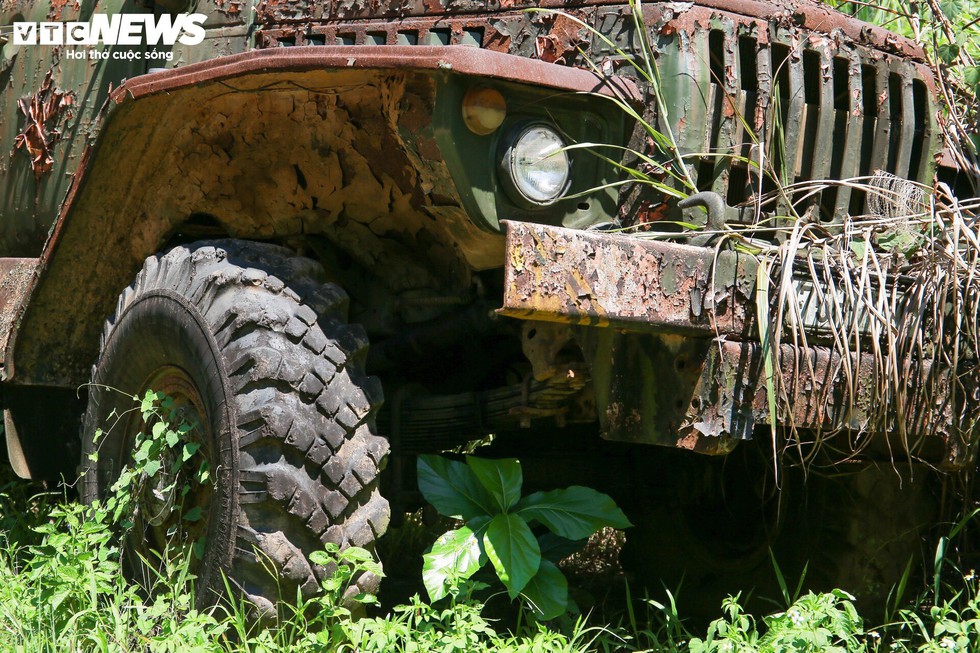Xe cộ, máy móc tuyển quặng sắt nằm hoen rỉ gần nửa thập kỷ trong rừng tràm ở Huế - Ảnh 12.