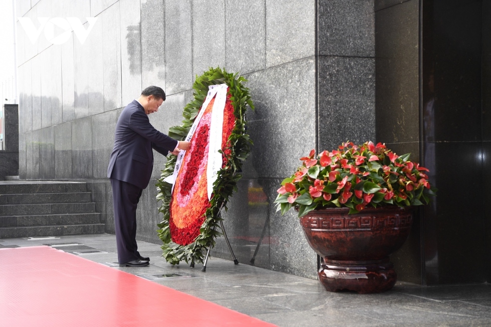 Tổng Bí thư, Chủ tịch Trung Quốc Tập Cận Bình đặt vòng hoa, viếng Lăng Chủ tịch Hồ Chí Minh - Ảnh 3.