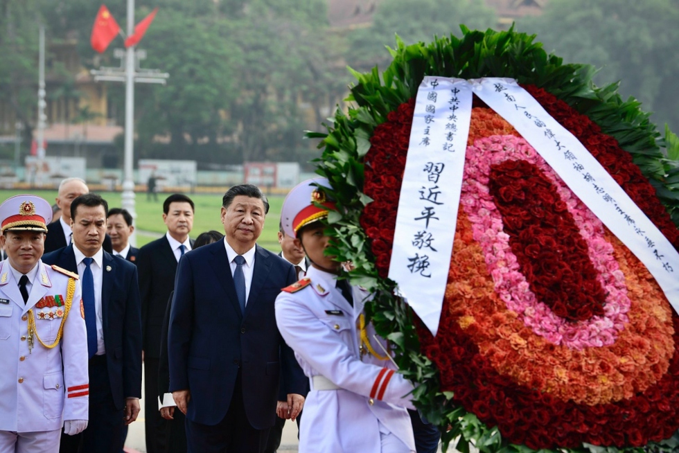 Tổng Bí thư, Chủ tịch Trung Quốc Tập Cận Bình đặt vòng hoa, viếng Lăng Chủ tịch Hồ Chí Minh - Ảnh 2.