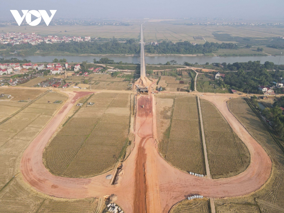 Hiện trạng cây cầu cụt trăm tỷ nối Hà Nội - Bắc Giang sắp được hồi sinh - Ảnh 1.