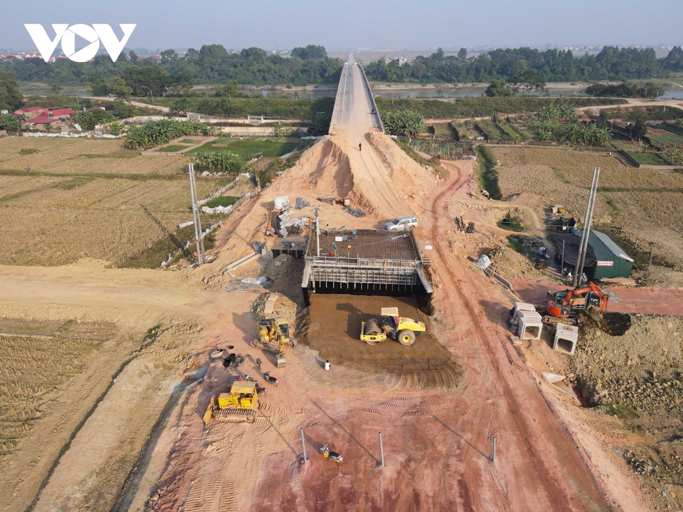 Hiện trạng cây cầu cụt trăm tỷ nối Hà Nội - Bắc Giang sắp được hồi sinh - Ảnh 2.