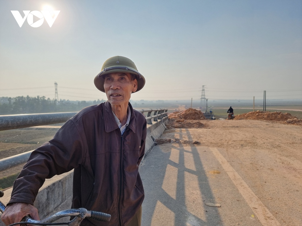 Hiện trạng cây cầu cụt trăm tỷ nối Hà Nội - Bắc Giang sắp được hồi sinh - Ảnh 4.