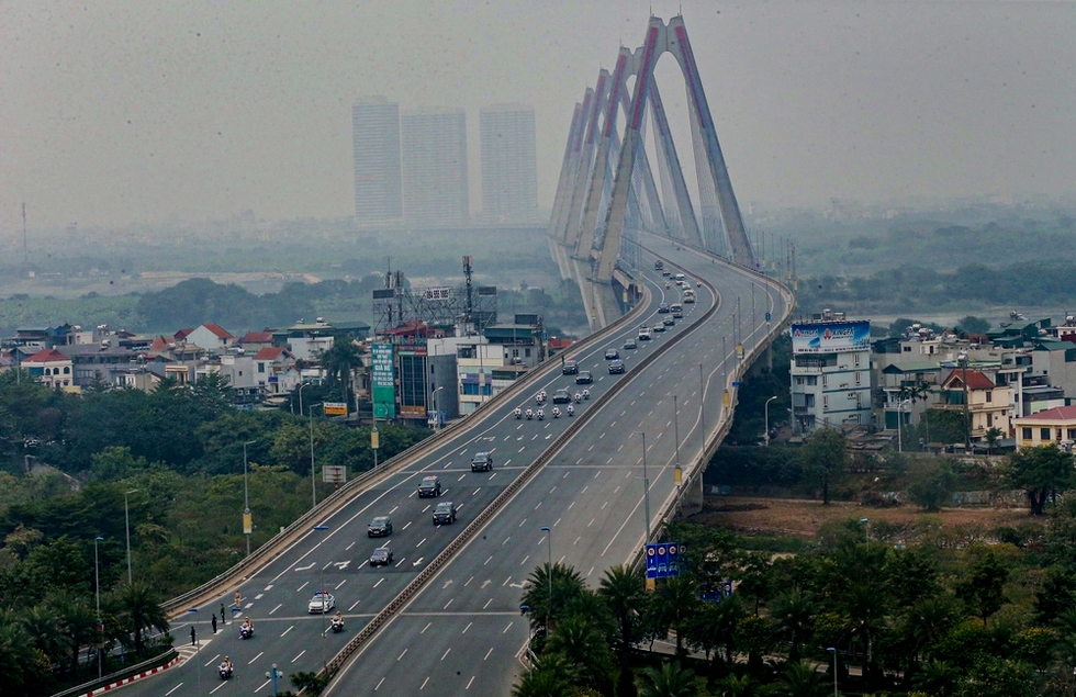 Ngắm tuyến đường ngoại giao 12 làn xe - đón nhiều đoàn khách quốc tế nhất Việt Nam - Ảnh 9.