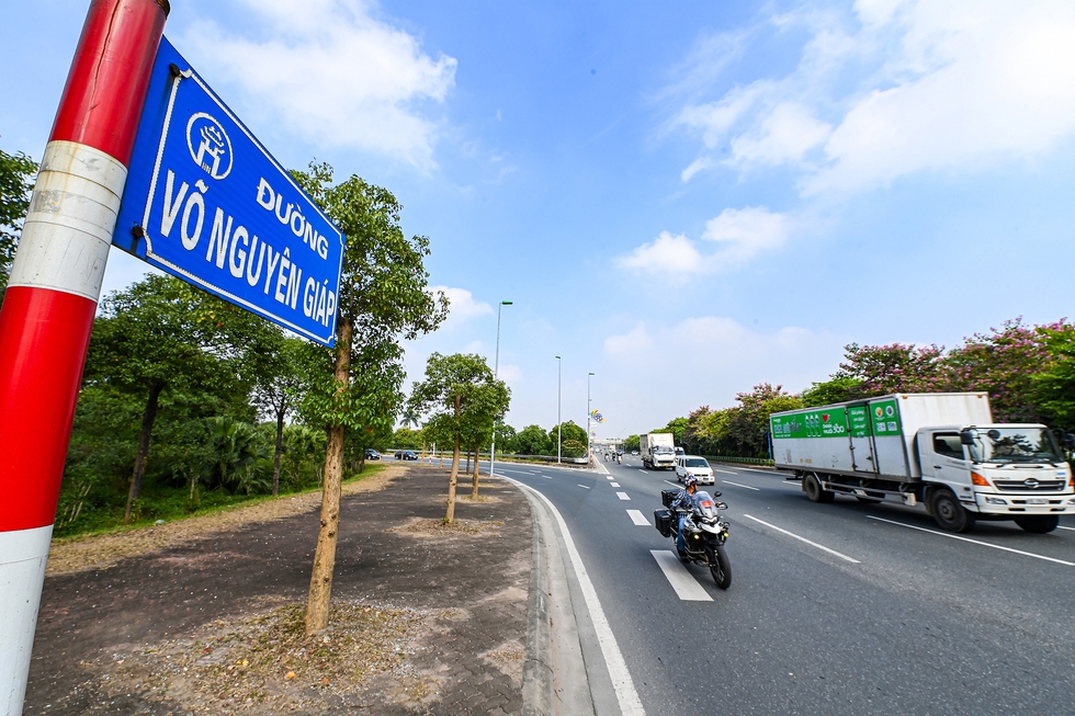 Ngắm tuyến đường ngoại giao 12 làn xe - đón nhiều đoàn khách quốc tế nhất Việt Nam - Ảnh 3.