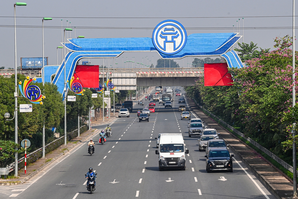 Ngắm tuyến đường ngoại giao 12 làn xe - đón nhiều đoàn khách quốc tế nhất Việt Nam - Ảnh 4.