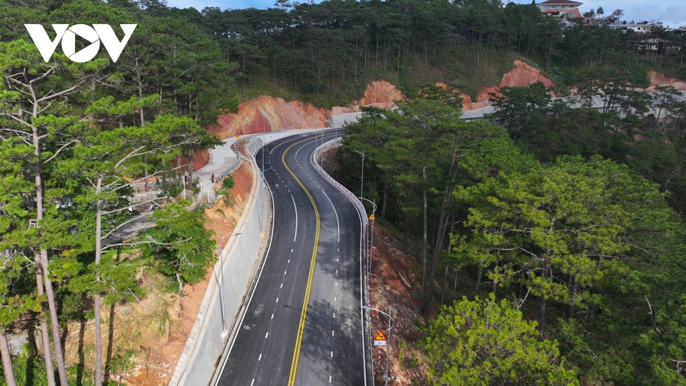 Thông xe 3km đoạn đầu của tuyến đèo Prenn Đà Lạt - Ảnh 2.