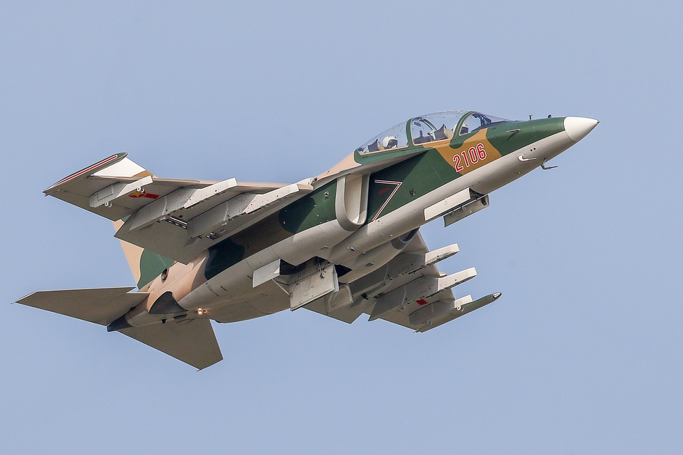 Ngắm chim sắt hiện đại hàng đầu thế giới của Không quân Việt Nam bay lượn trên bầu trời - Ảnh 12.