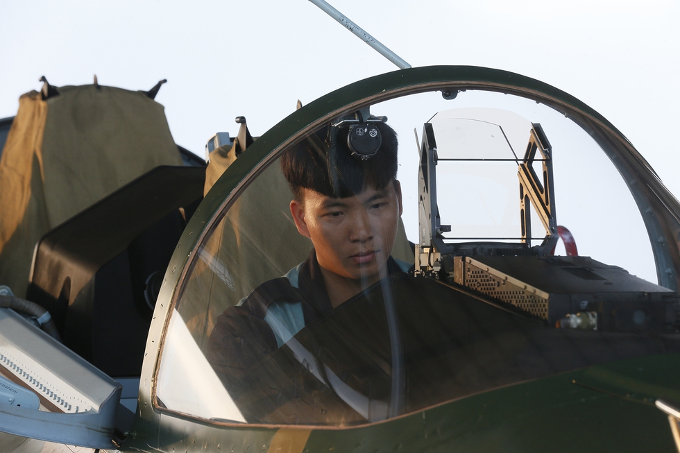 Ngắm chim sắt hiện đại hàng đầu thế giới của Không quân Việt Nam bay lượn trên bầu trời - Ảnh 3.
