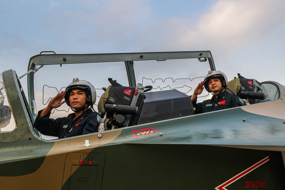 Ngắm chim sắt hiện đại hàng đầu thế giới của Không quân Việt Nam bay lượn trên bầu trời - Ảnh 6.
