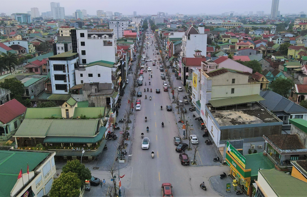 Cảnh tắc ô tô ở tỉnh có thu nhập bình quân tháng chỉ hơn 3 triệu đồng - Ảnh 3.