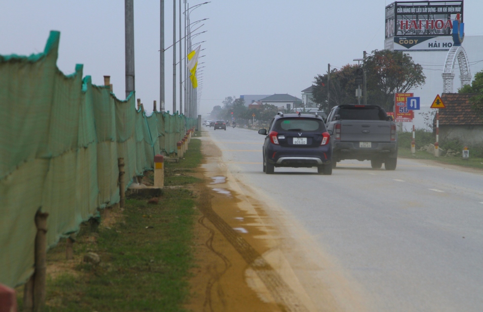 Cận cảnh tuyến đại lộ 1km đường được đầu tư 300 tỷ nối TP. Vinh đi biển Cửa Lò - Ảnh 3.