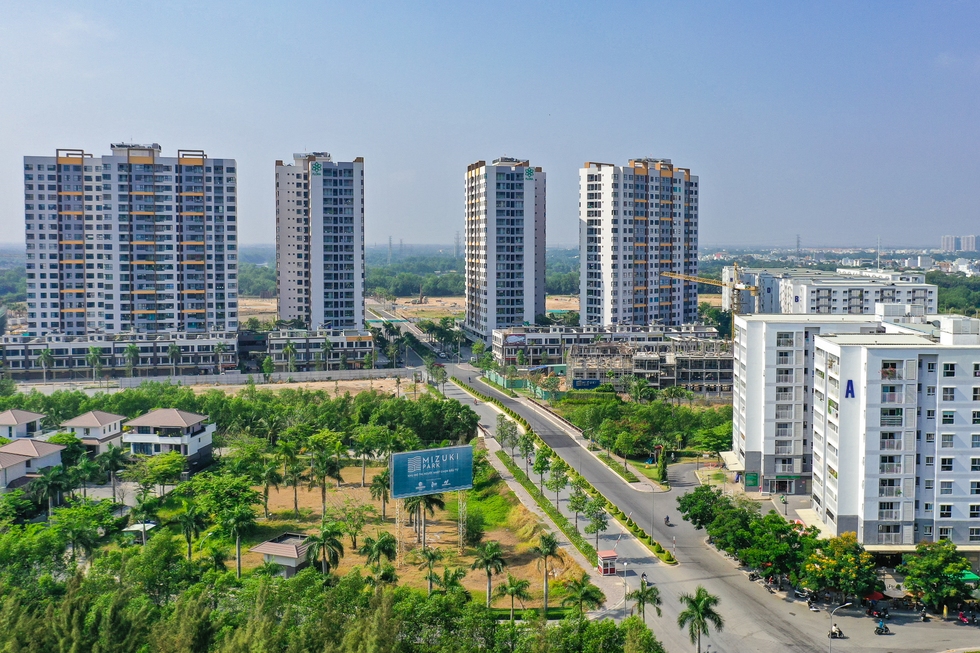 [Photo Essay] Rục rịch lên thành phố, giá đất huyện đông dân nhất Việt Nam chạm ngưỡng 300 triệu đồng/m2 - Ảnh 1.