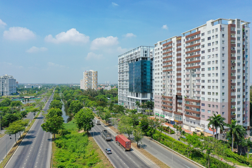 [Photo Essay] Rục rịch lên thành phố, giá đất huyện đông dân nhất Việt Nam chạm ngưỡng 300 triệu đồng/m2 - Ảnh 2.