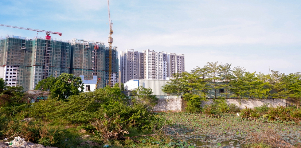 [Photo Essay] Rục rịch lên thành phố, giá đất huyện đông dân nhất Việt Nam chạm ngưỡng 300 triệu đồng/m2 - Ảnh 5.