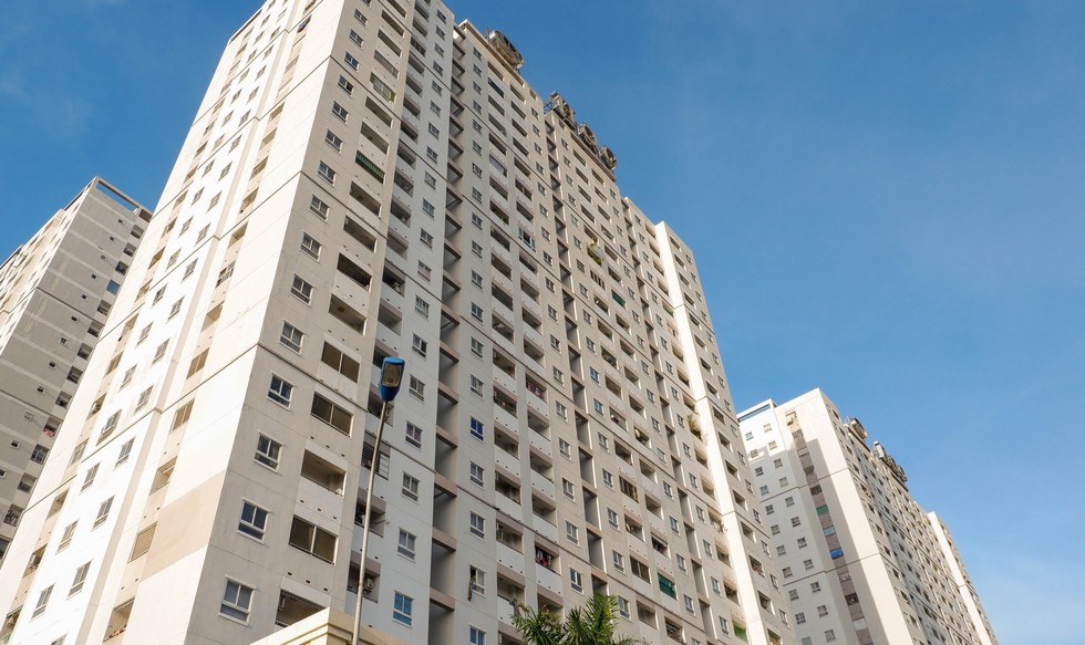 [Photo Essay] Điểm tên những tòa chung cư có thể mua về ở ngay chỉ với khoảng 2 tỷ đồng tại TPHCM - Ảnh 7.