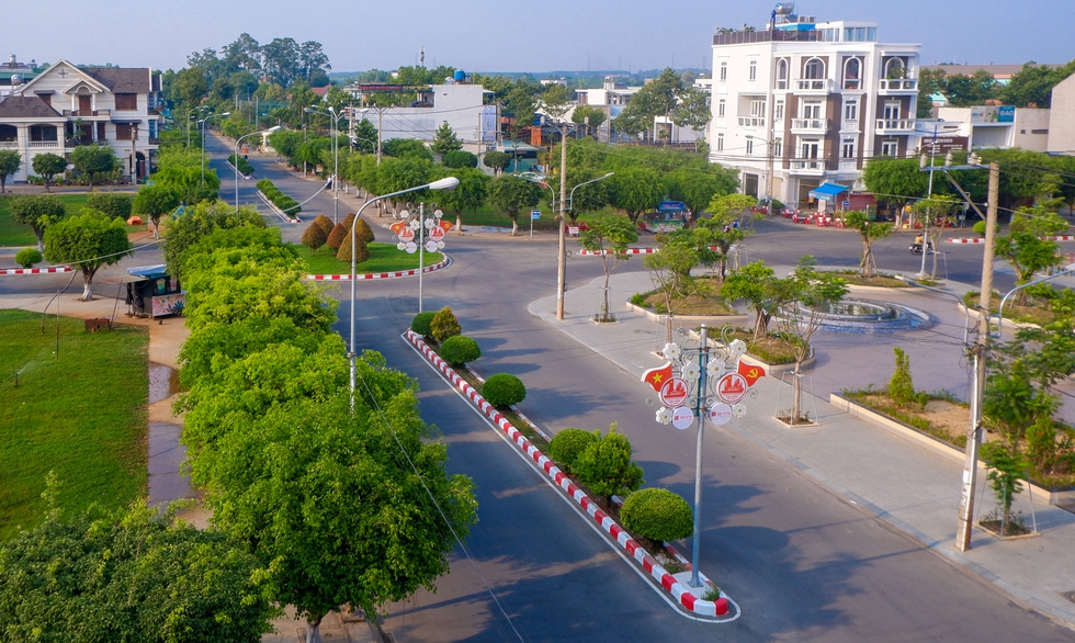 Toàn cảnh thị xã đông dân nhất Việt Nam sắp lên thành phố - Ảnh 6.