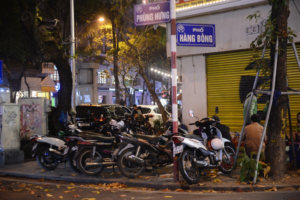 Toàn cảnh đường phố Hà Nội sau đợt ra quân giành lại vỉa hè: Chỗ thoáng vẫn thoáng, chỗ chiếm vẫn chiếm - Ảnh 6.