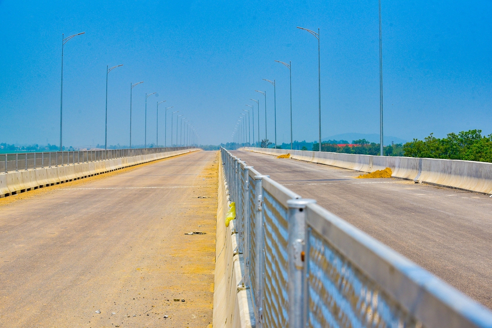 Cận cảnh cao tốc hơn 12.000 tỷ đồng nối Ninh Bình - Thanh Hóa sẽ thông xe trước ngày 30/4 - Ảnh 10.