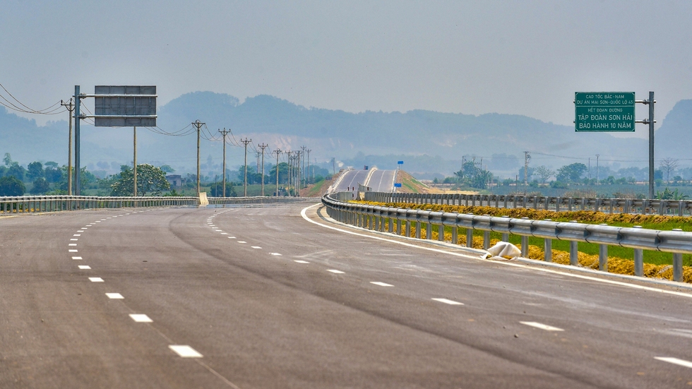Cận cảnh cao tốc hơn 12.000 tỷ đồng nối Ninh Bình - Thanh Hóa sẽ thông xe trước ngày 30/4 - Ảnh 11.