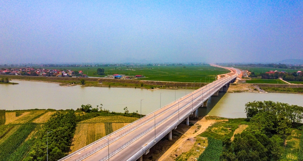 Cận cảnh cao tốc hơn 12.000 tỷ đồng nối Ninh Bình - Thanh Hóa sẽ thông xe trước ngày 30/4 - Ảnh 8.