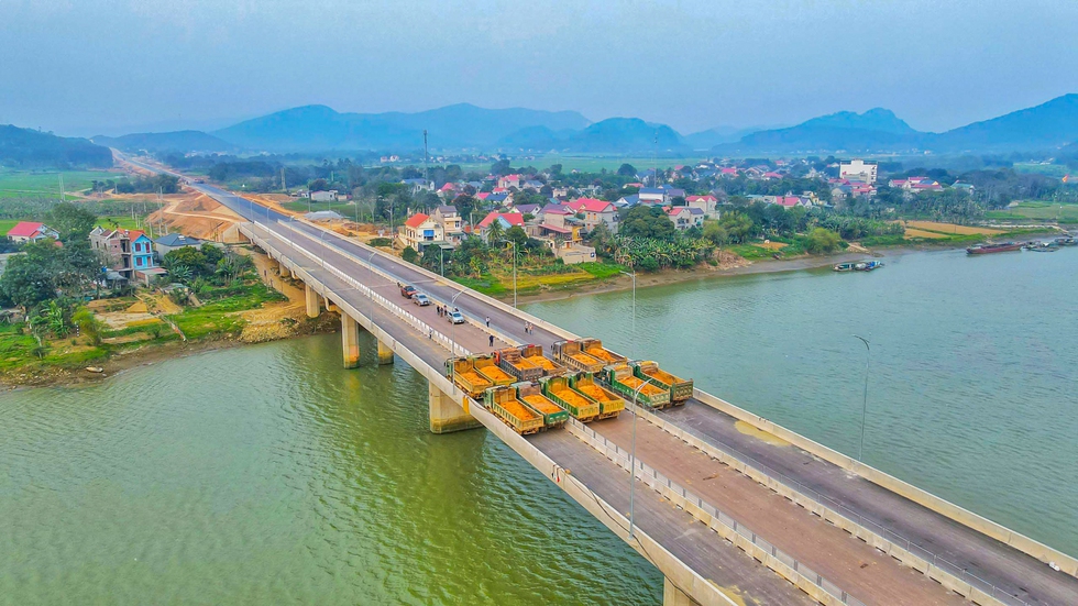 Cận cảnh cao tốc hơn 12.000 tỷ đồng nối Ninh Bình - Thanh Hóa sẽ thông xe trước ngày 30/4 - Ảnh 9.