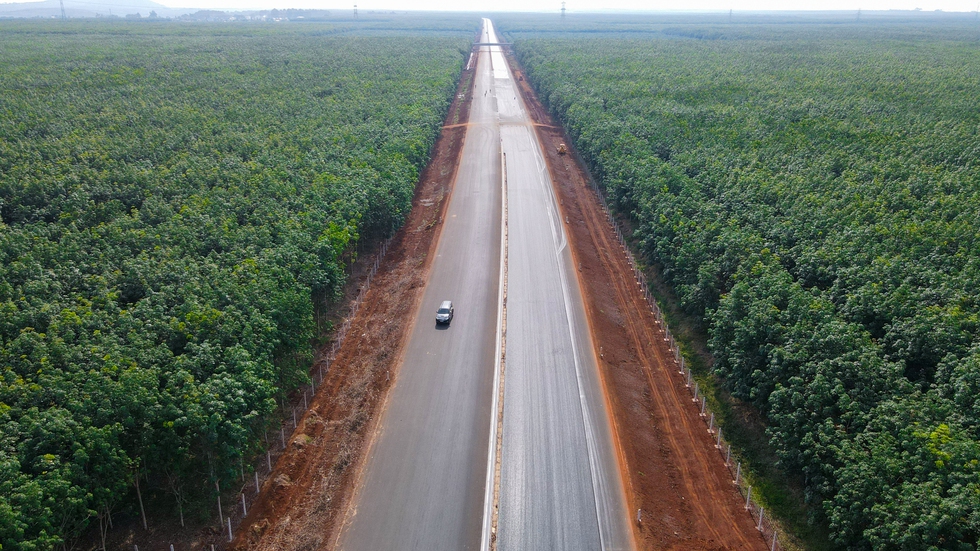 Toàn cảnh cao tốc dài 99 km giúp đi từ TP.HCM đến Phan Thiết trong 2 giờ - Ảnh 2.