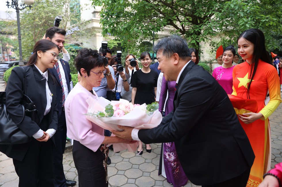 Phu nhân Chủ tịch nước Võ Văn Thưởng cùng Phu nhân Toàn quyền Australia thăm HV Âm nhạc Quốc gia - Ảnh 2.