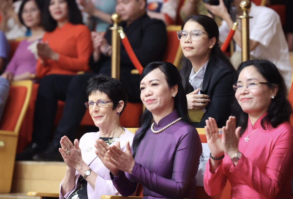 Phu nhân Chủ tịch nước Võ Văn Thưởng cùng Phu nhân Toàn quyền Australia thăm HV Âm nhạc Quốc gia - Ảnh 8.