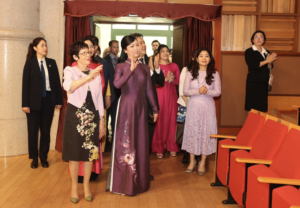 Phu nhân Chủ tịch nước Võ Văn Thưởng cùng Phu nhân Toàn quyền Australia thăm HV Âm nhạc Quốc gia - Ảnh 7.